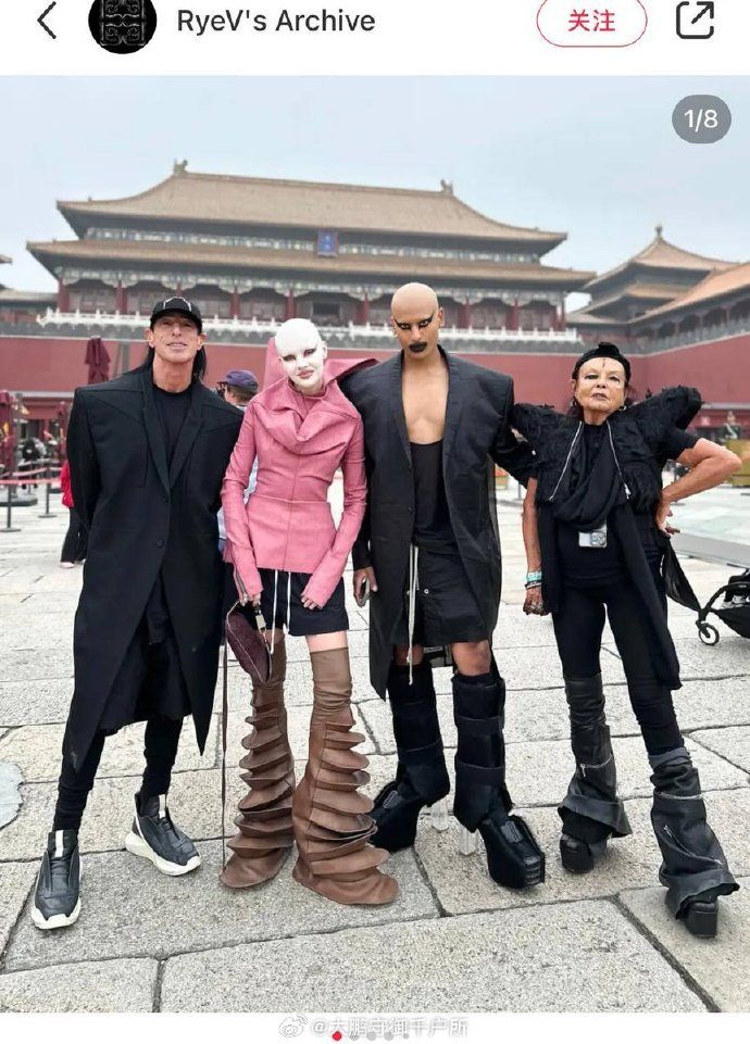 因穿着怪异的服装而被赶出故宫_https://www.izongheng.net_影像记录_第1张
