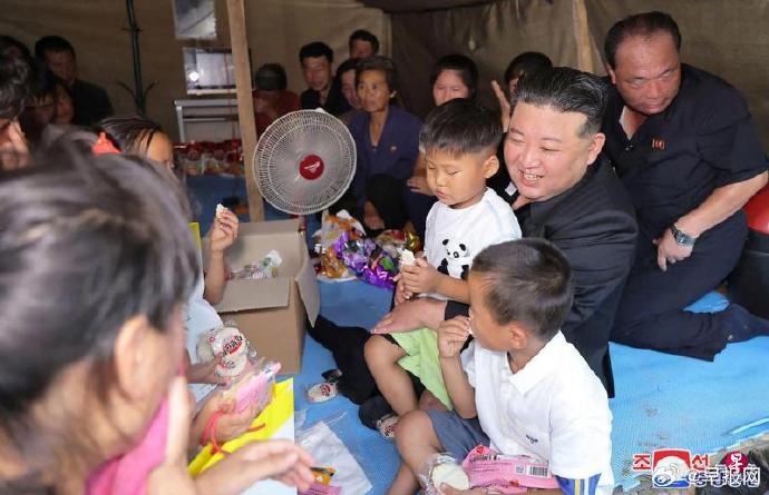 金正恩视察灾区 欲把逾万灾民迁移到平壤_https://www.izongheng.net_快讯_第1张
