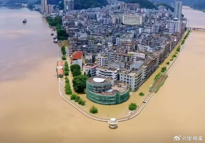 好消息：坝体平安无事；坏消息：水位比坝体高_https://www.izongheng.net_影像记录_第2张