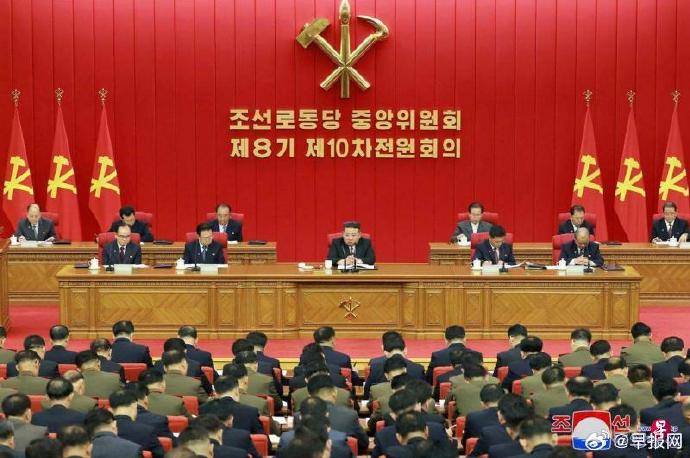朝鲜官员首次公开佩戴金正恩肖像胸针_https://www.izongheng.net_影像记录_第1张
