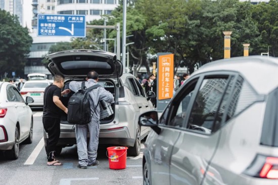 [一种声音]网约车，多少人失业的退路，不好干了